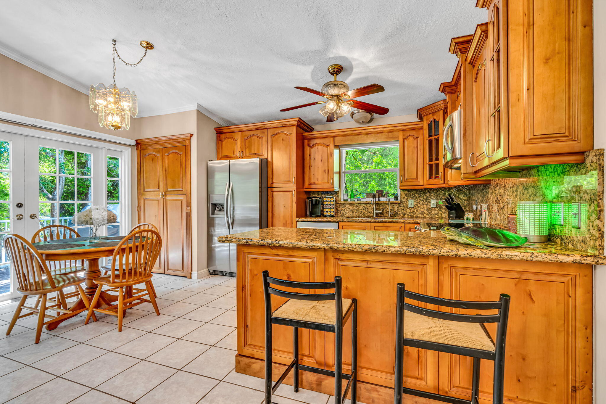 125 South Rolling Hill Road Tavernier, FL 33070 - Photo 14 of 48 a dining room with furniture a chandelier and a rug