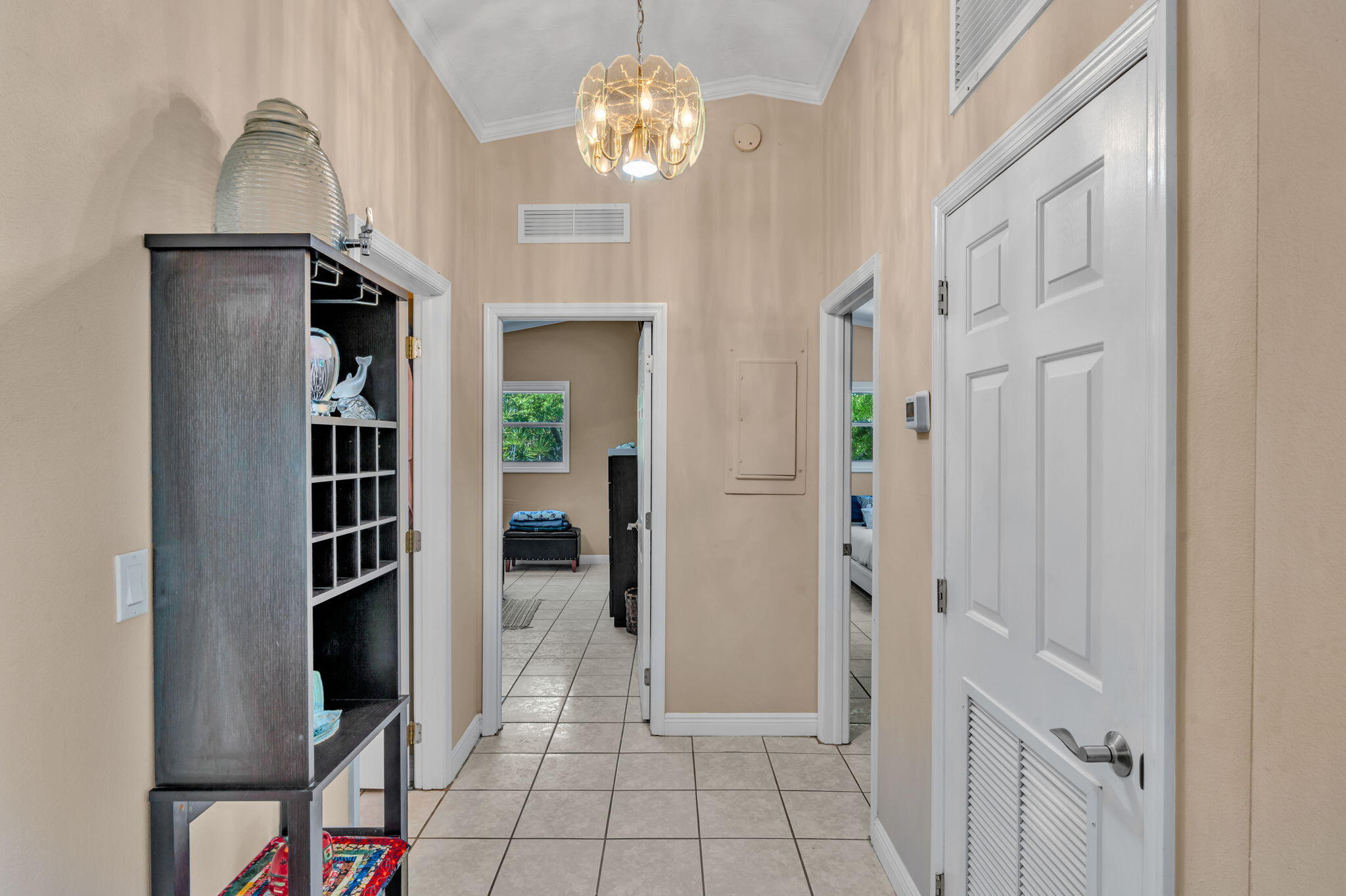 125 South Rolling Hill Road Tavernier, FL 33070 - Photo 18 of 48 a view of a hallway with closet