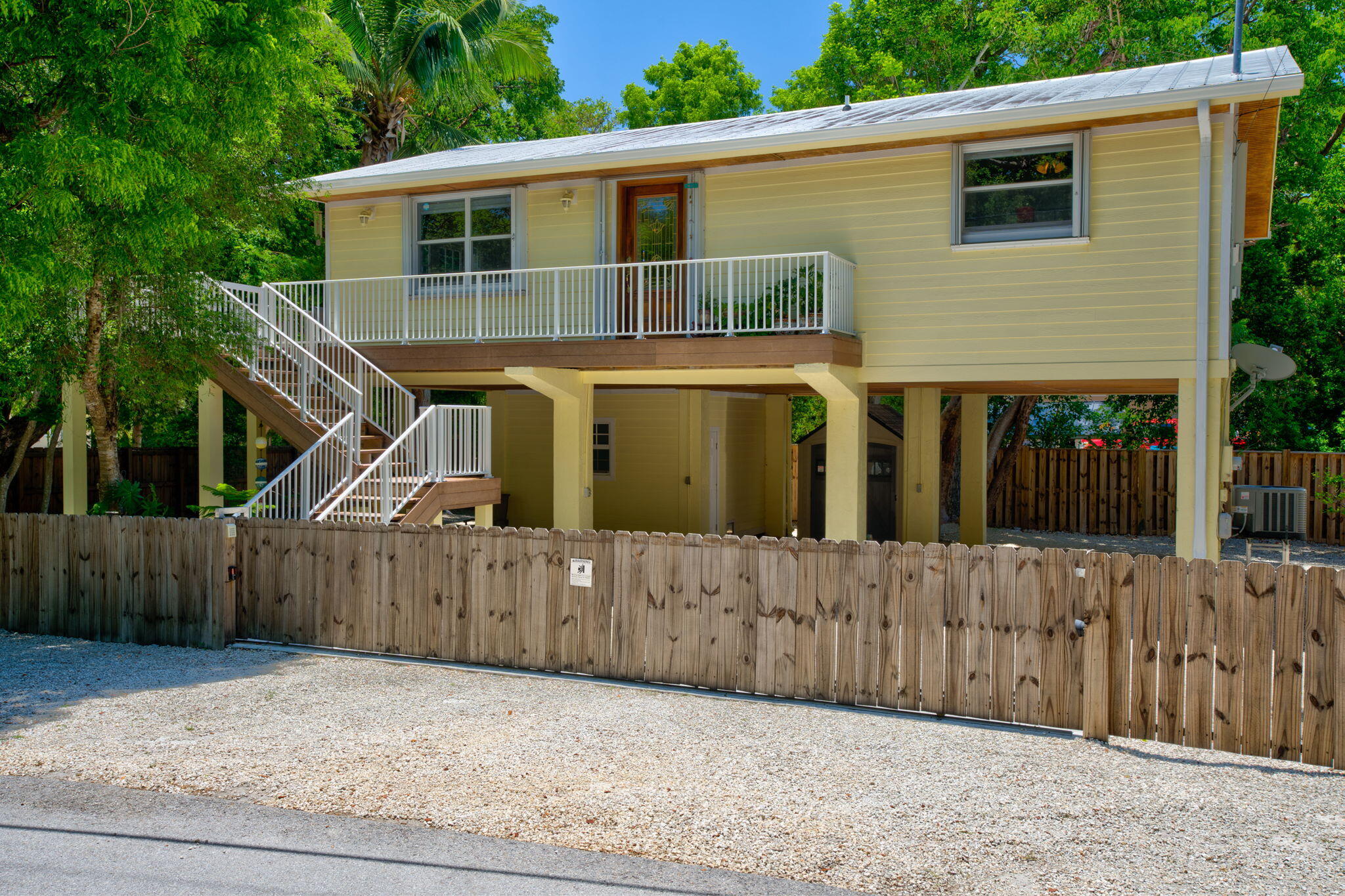 125 South Rolling Hill Road Tavernier, FL 33070 - Photo 2 of 48 a front view of a house with wooden fence