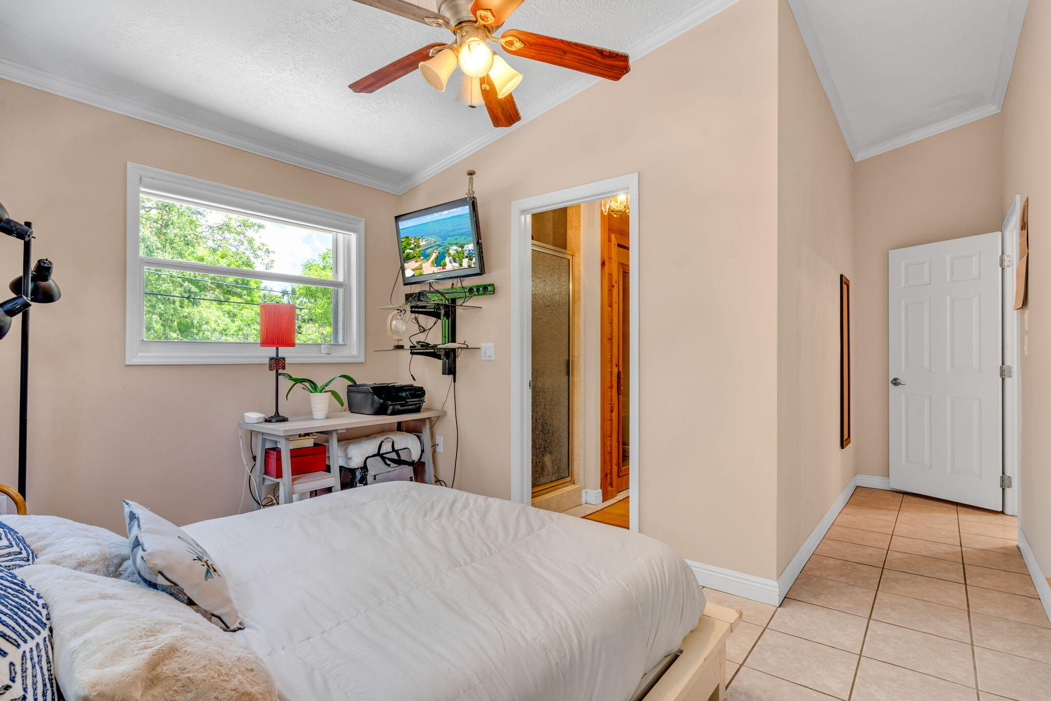 125 South Rolling Hill Road Tavernier, FL 33070 - Photo 22 of 48 a bed room with a bed and a chandelier