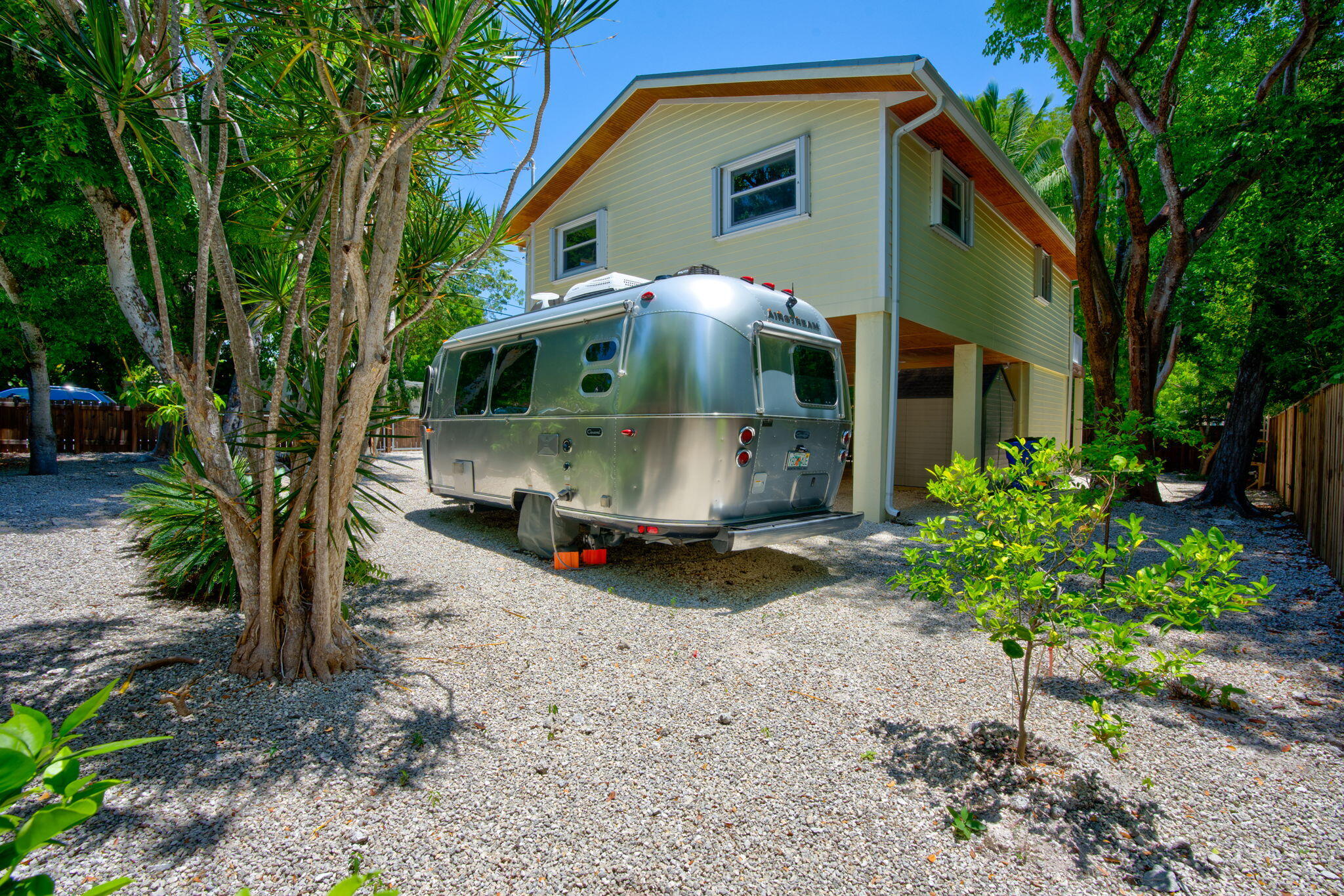 125 South Rolling Hill Road Tavernier, FL 33070 - Photo 34 of 48 a view of a small house with a yard and large trees