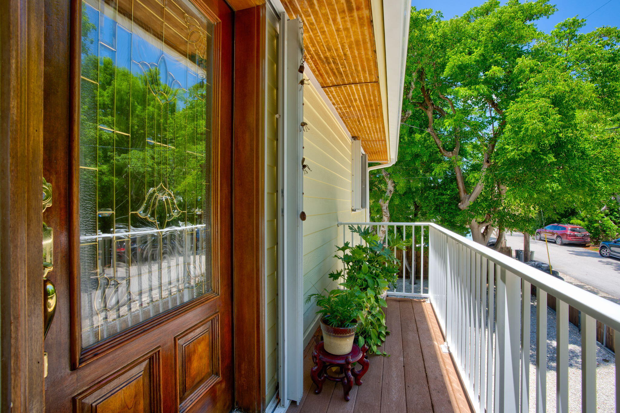 125 South Rolling Hill Road Tavernier, FL 33070 - Photo 4 of 48 a view of a balcony with flower plants