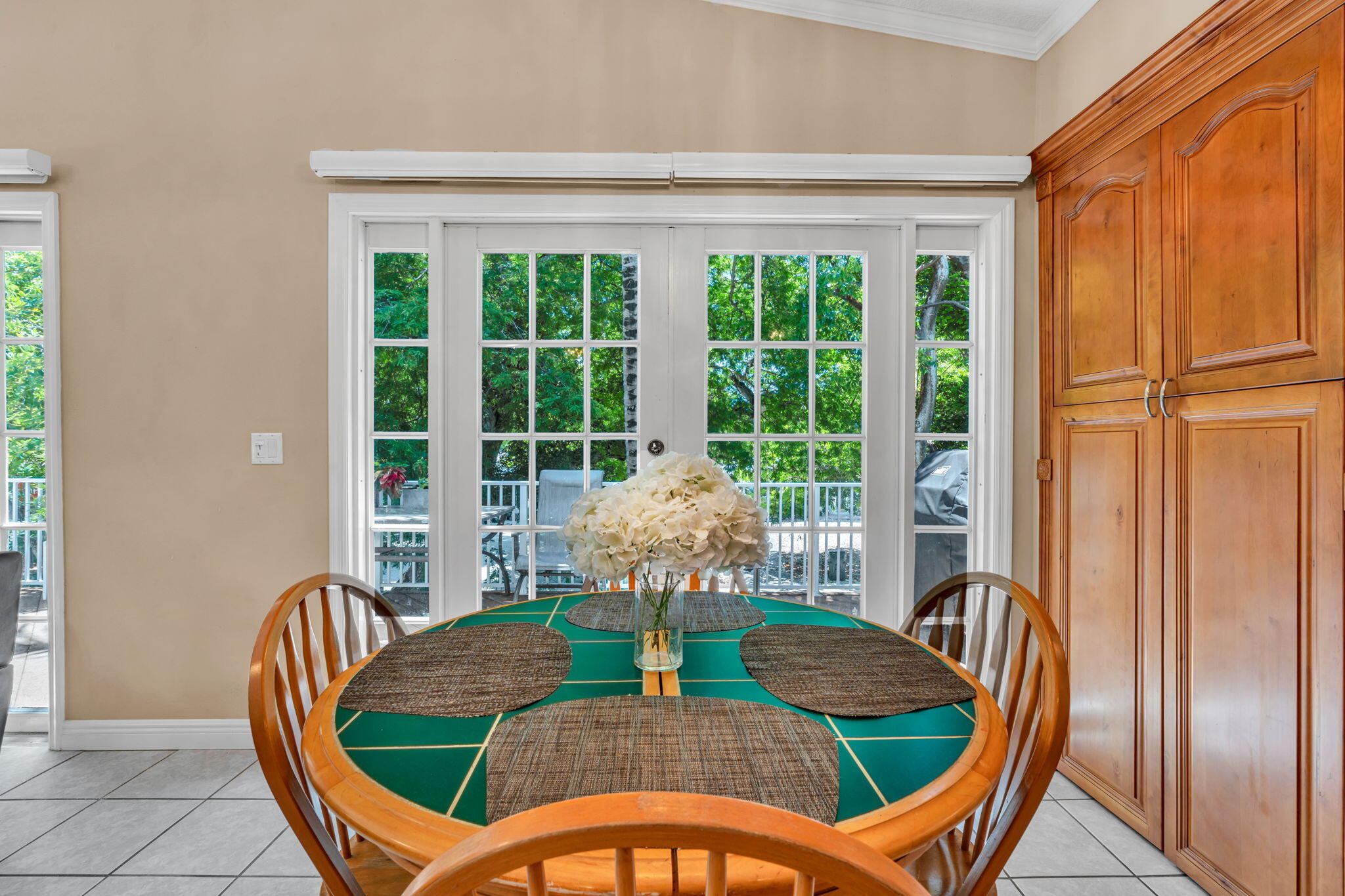 125 South Rolling Hill Road Tavernier, FL 33070 - Photo 9 of 48 a table and chairs in a patio