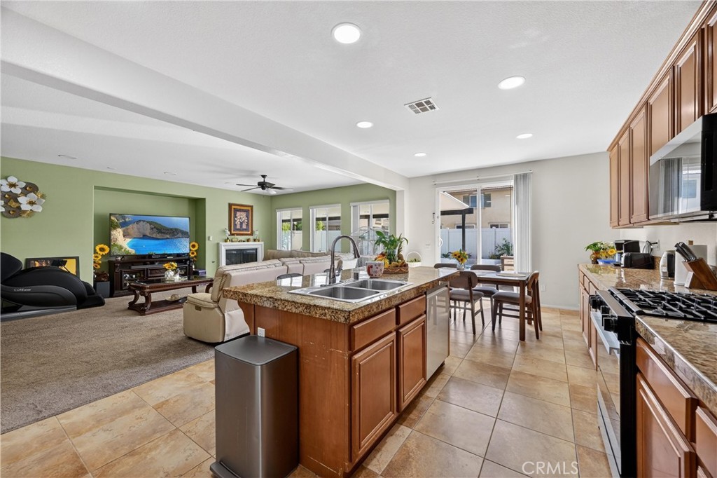 1929 English Oak Way Perris, CA 92571 - Photo 15 of 40