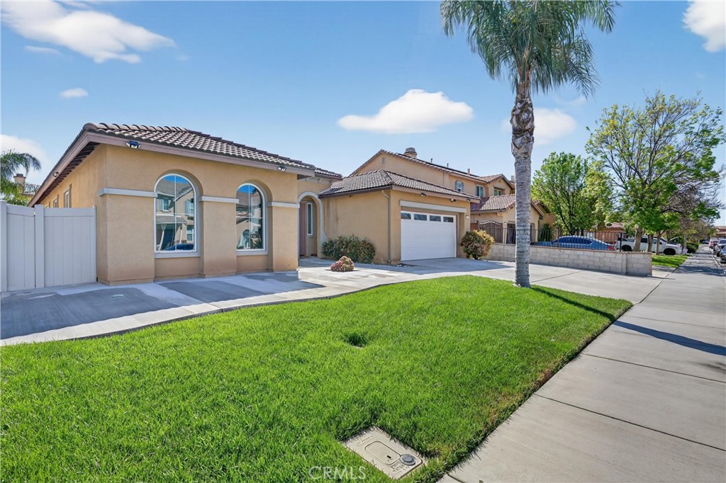 1929 English Oak Way Perris, CA 92571 - Photo 3 of 40