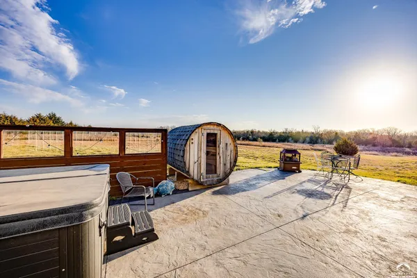 $797,900 | 6518 86th Street, Meriden, KS 66512