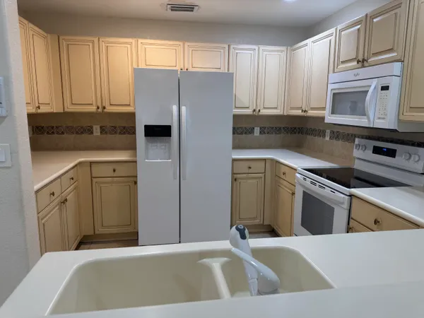 $2,900 | 3472 Commodore Court, West Palm Beach, FL 33411