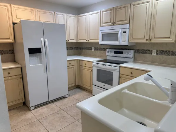 $2,900 | 3472 Commodore Court, West Palm Beach, FL 33411