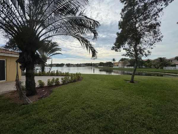 $2,900 | 3472 Commodore Court, West Palm Beach, FL 33411