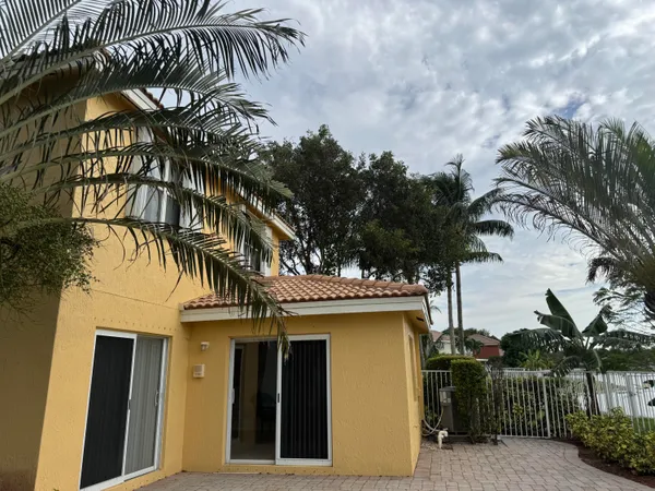 $2,900 | 3472 Commodore Court, West Palm Beach, FL 33411