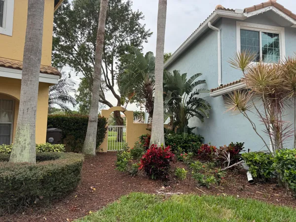 $2,900 | 3472 Commodore Court, West Palm Beach, FL 33411