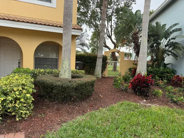 $2,900 | 3472 Commodore Court, West Palm Beach, FL 33411