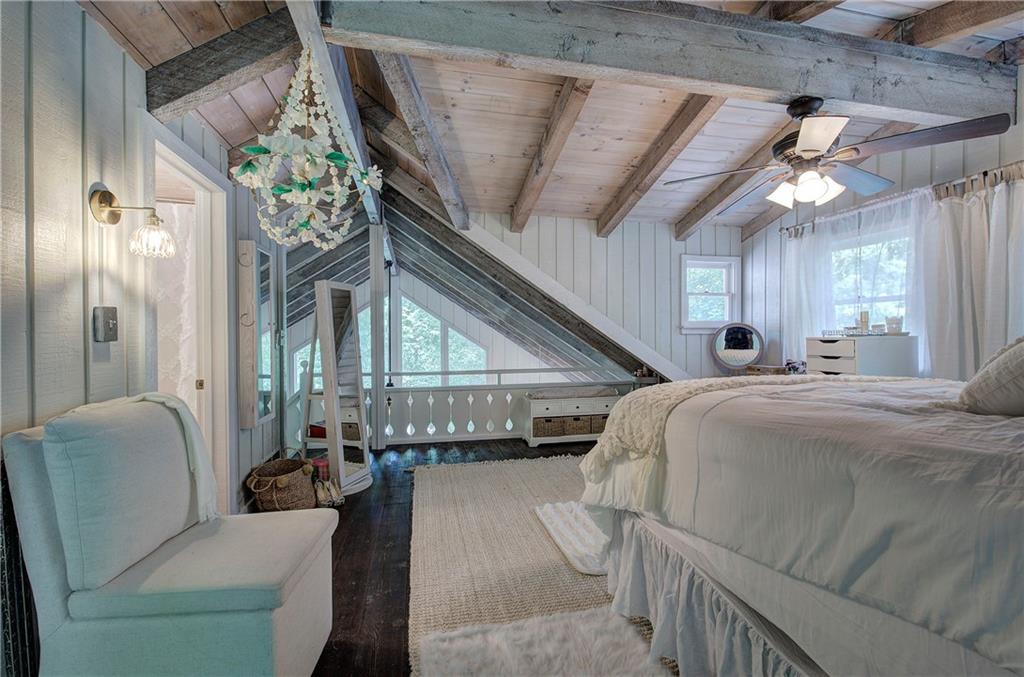 298 Lake View Trace Jasper, GA 30143 - Photo 19 of 31 a living room with furniture