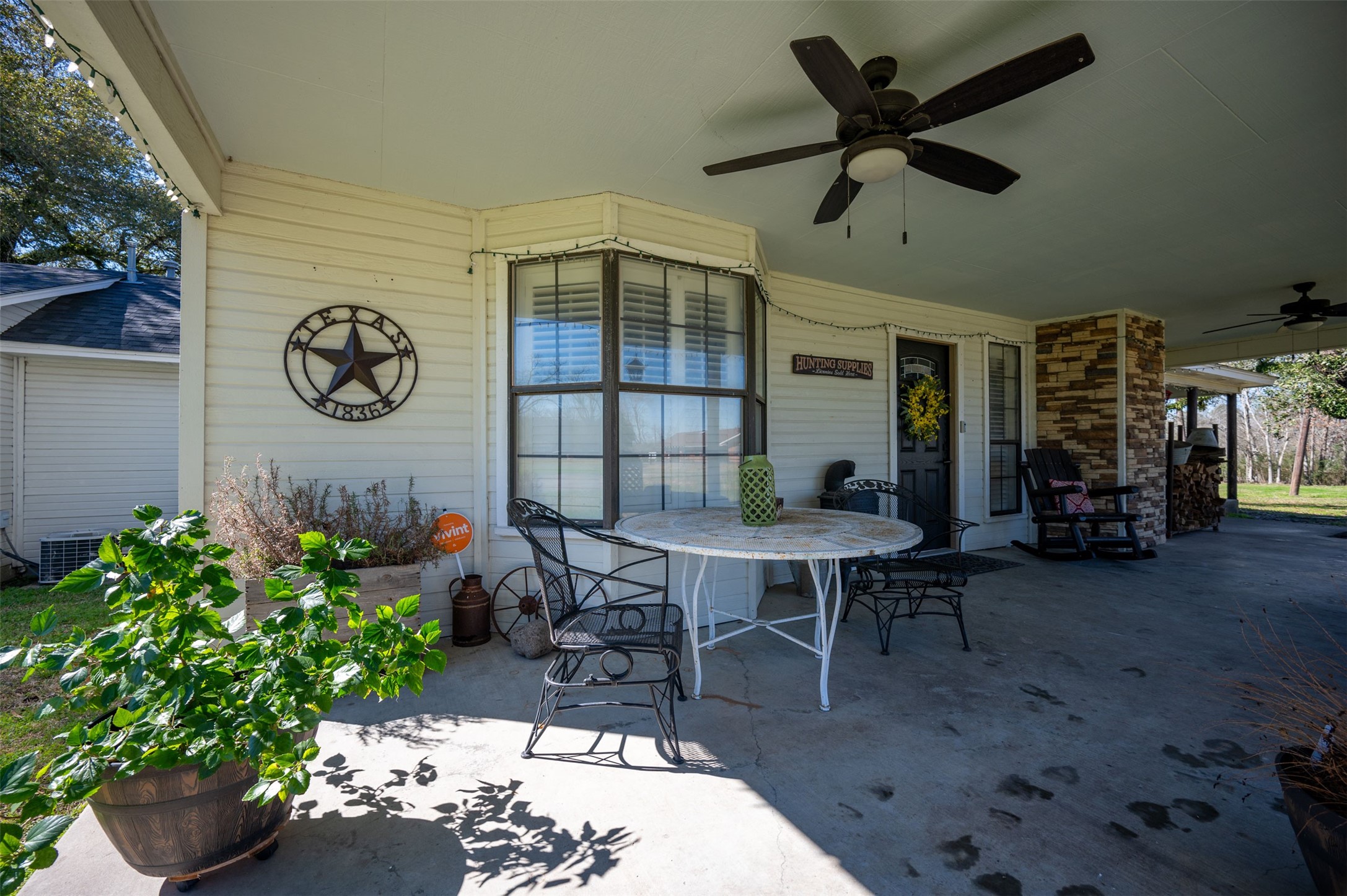 228 Camden Road Chester, TX 75936 - Photo 13 of 50 a dining room with furniture and a potted plant