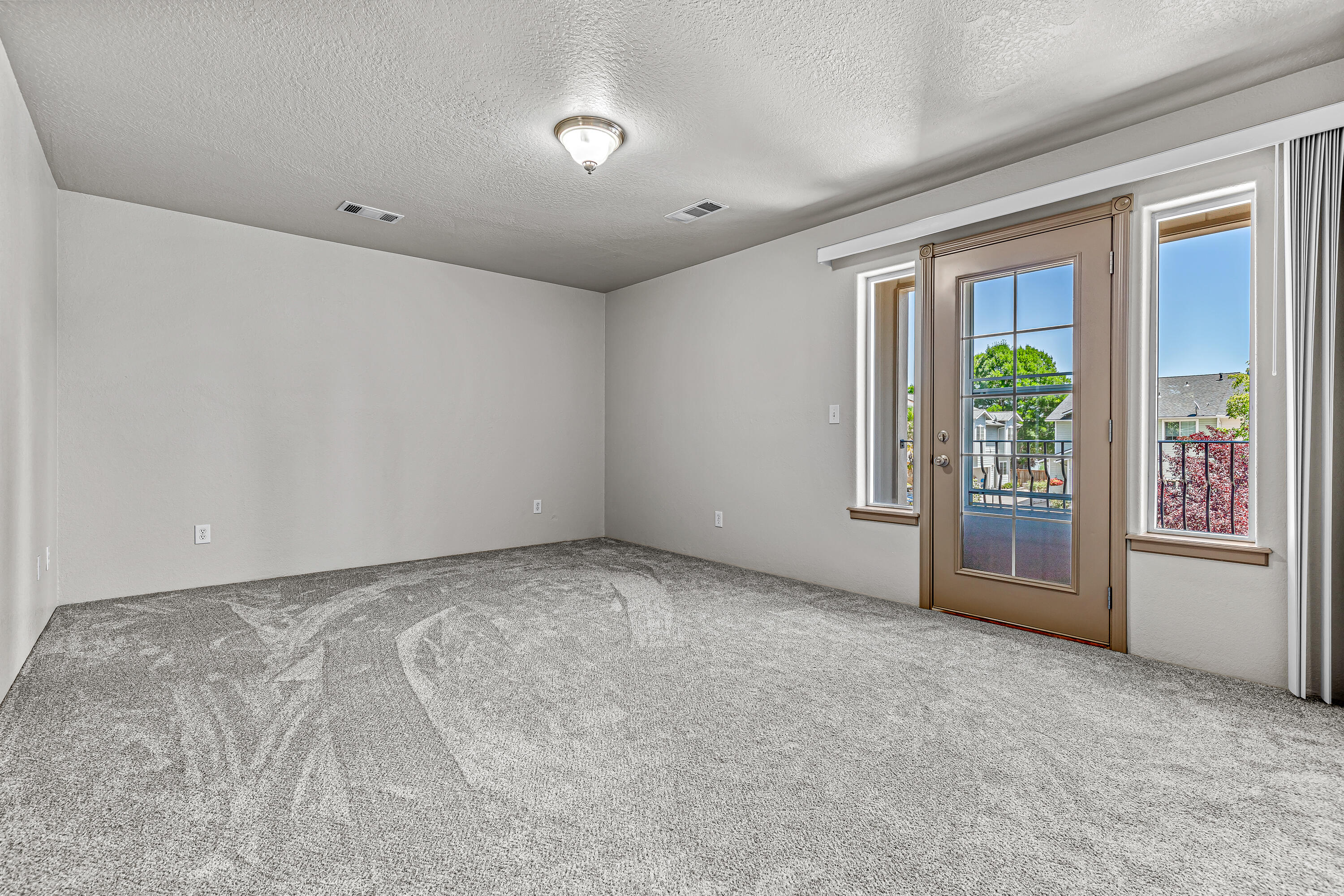 655 Shadow Way Central Point, OR 97502 - Photo 15 of 32 15