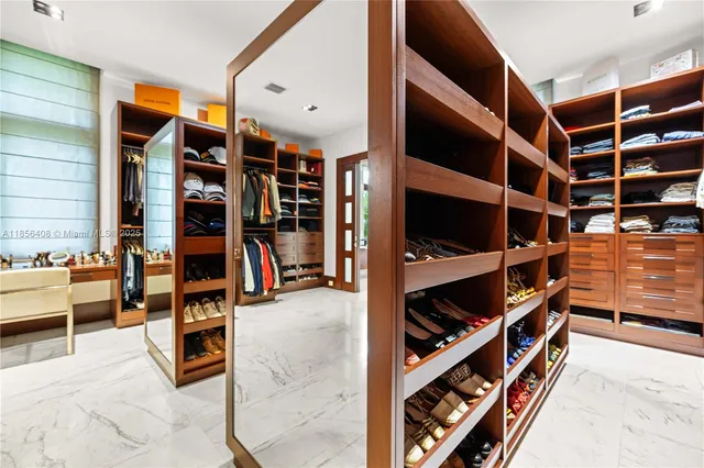 $300,000 | 401 Arvida Parkway, Coral Gables, FL 33156