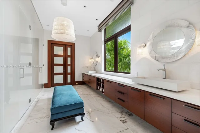 $300,000 | 401 Arvida Parkway, Coral Gables, FL 33156