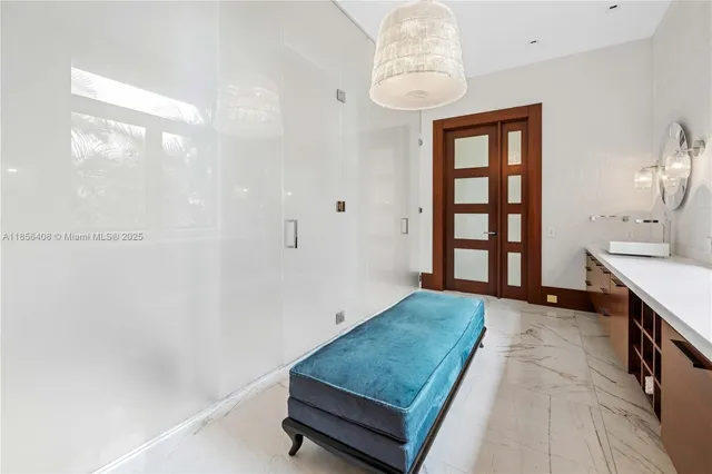 $300,000 | 401 Arvida Parkway, Coral Gables, FL 33156