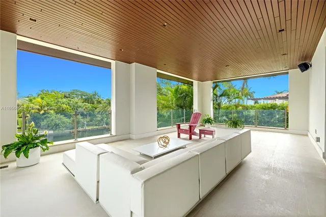 $300,000 | 401 Arvida Parkway, Coral Gables, FL 33156