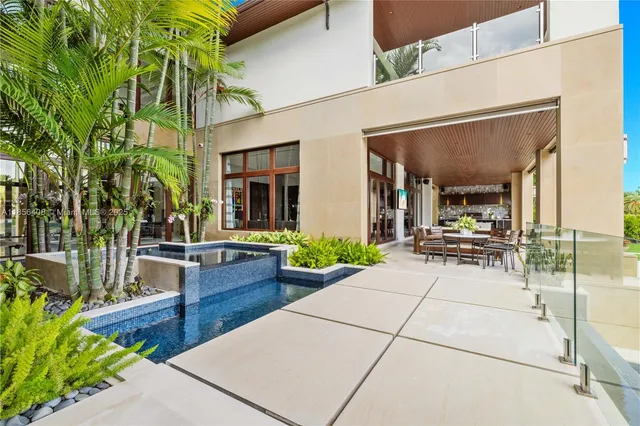 $300,000 | 401 Arvida Parkway, Coral Gables, FL 33156