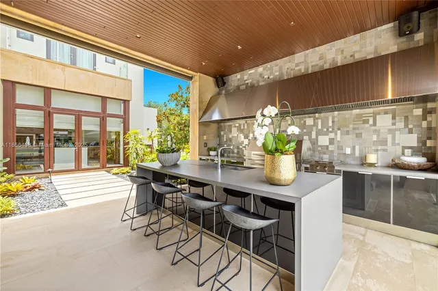 $300,000 | 401 Arvida Parkway, Coral Gables, FL 33156