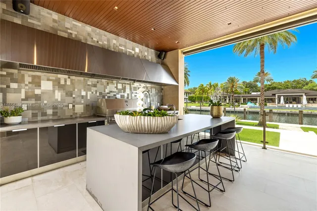 $300,000 | 401 Arvida Parkway, Coral Gables, FL 33156