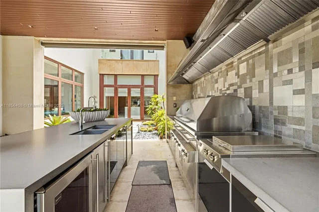 $300,000 | 401 Arvida Parkway, Coral Gables, FL 33156