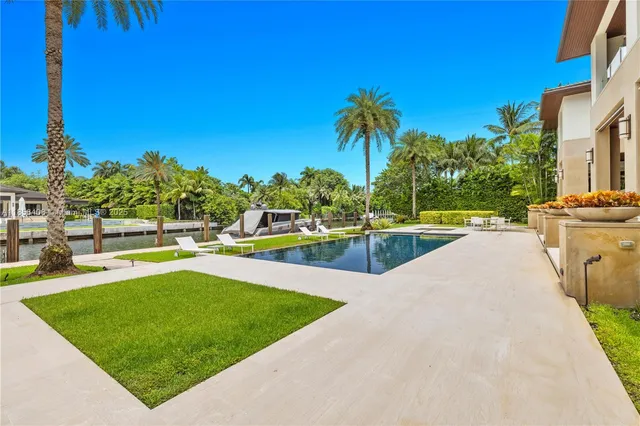 $300,000 | 401 Arvida Parkway, Coral Gables, FL 33156