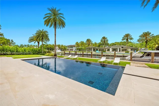 $300,000 | 401 Arvida Parkway, Coral Gables, FL 33156