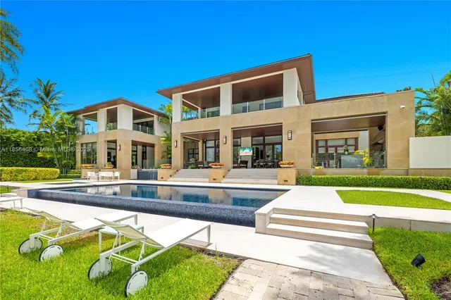 $300,000 | 401 Arvida Parkway, Coral Gables, FL 33156