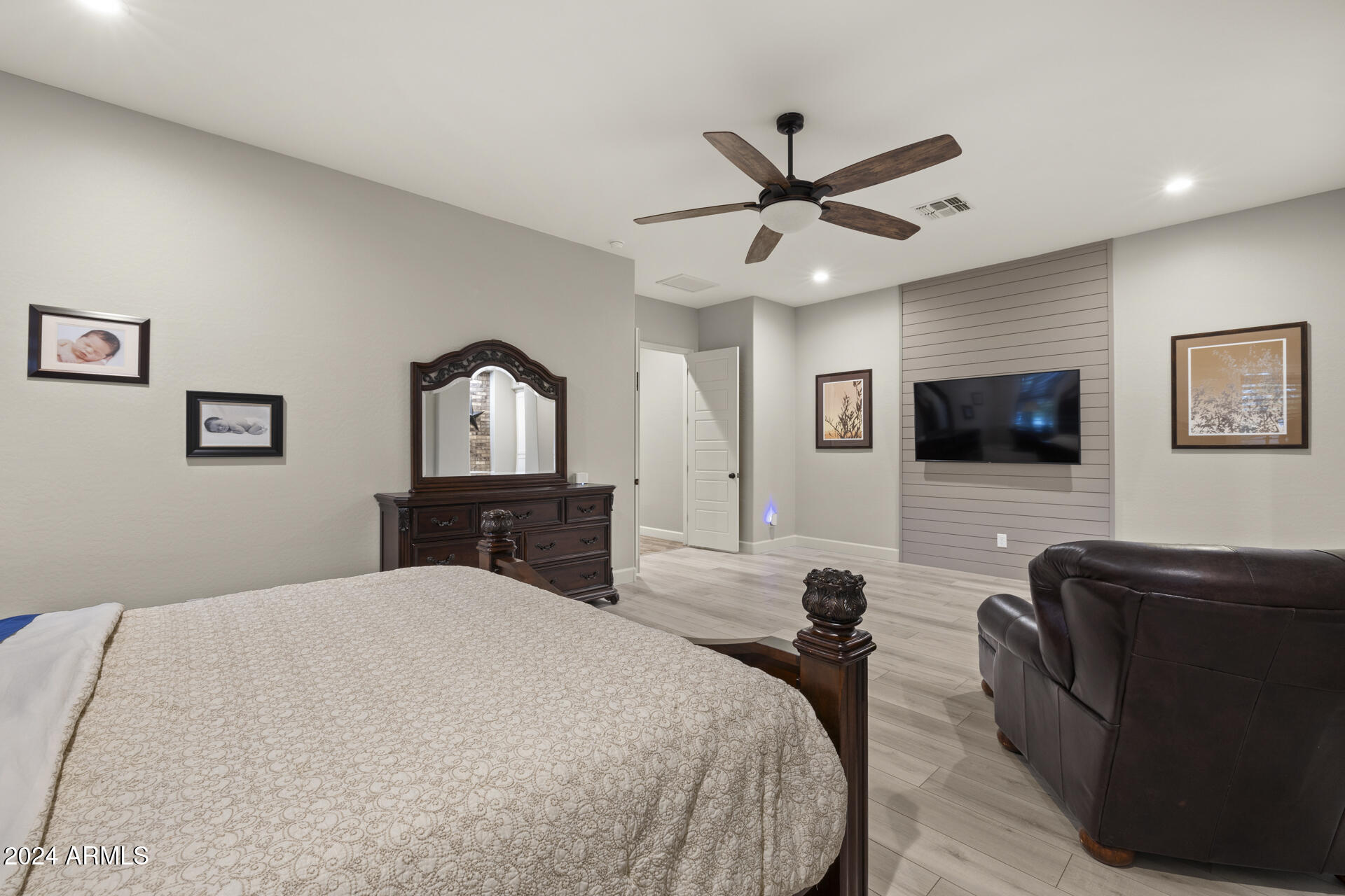 21 West Cloud Road Phoenix, AZ 85086 - Photo 46 of 97 1-158