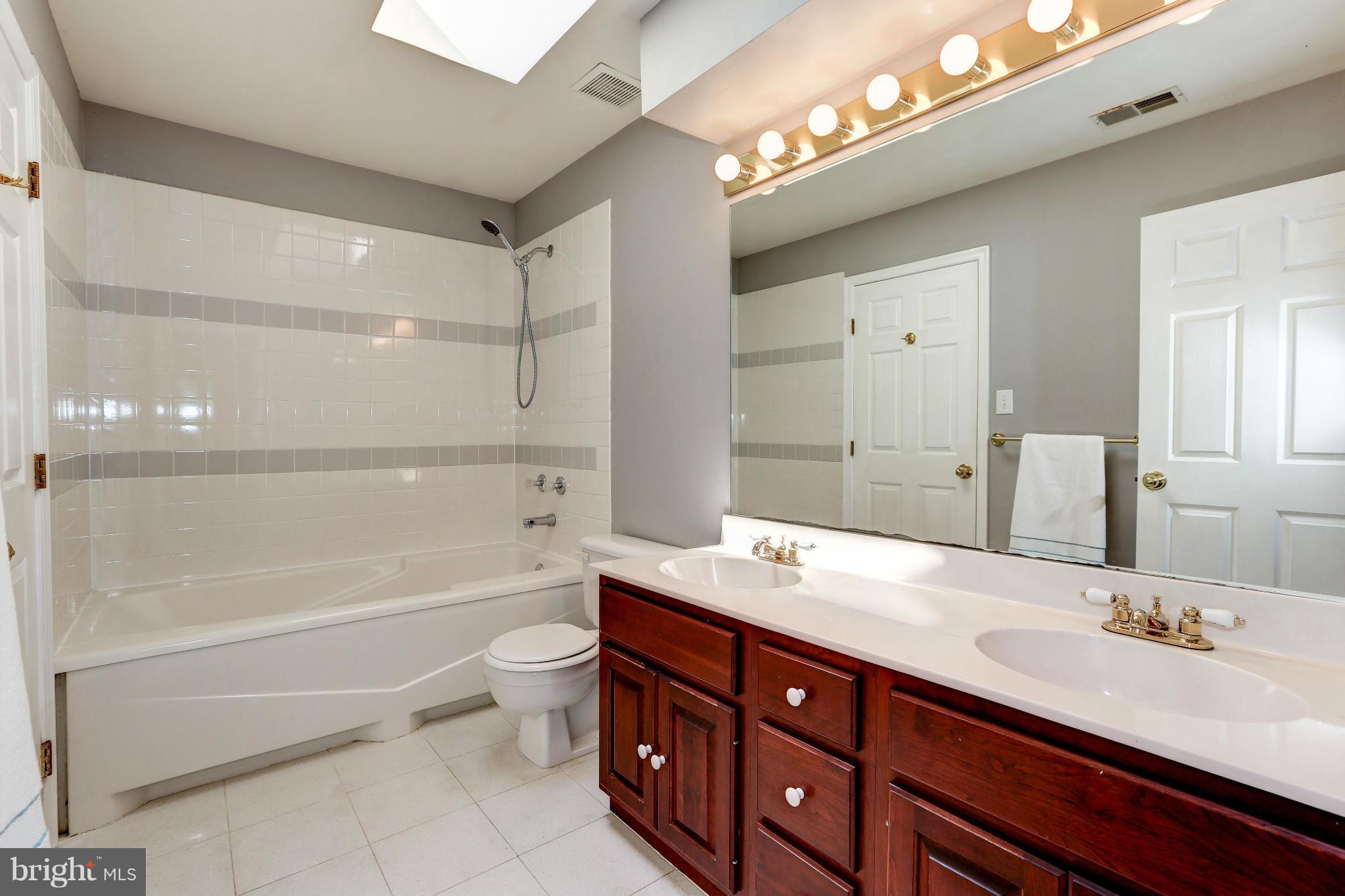 12640 High Meadow Road North Potomac, MD 20878 - Photo 18 of 30 Hall Bath