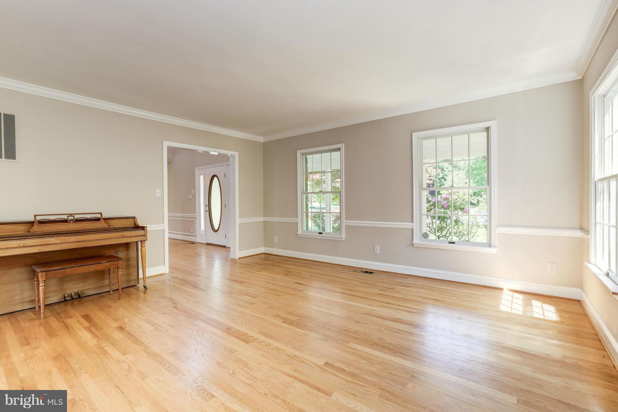 12640 High Meadow Road North Potomac, MD 20878 - Photo 6 of 30 Living Room