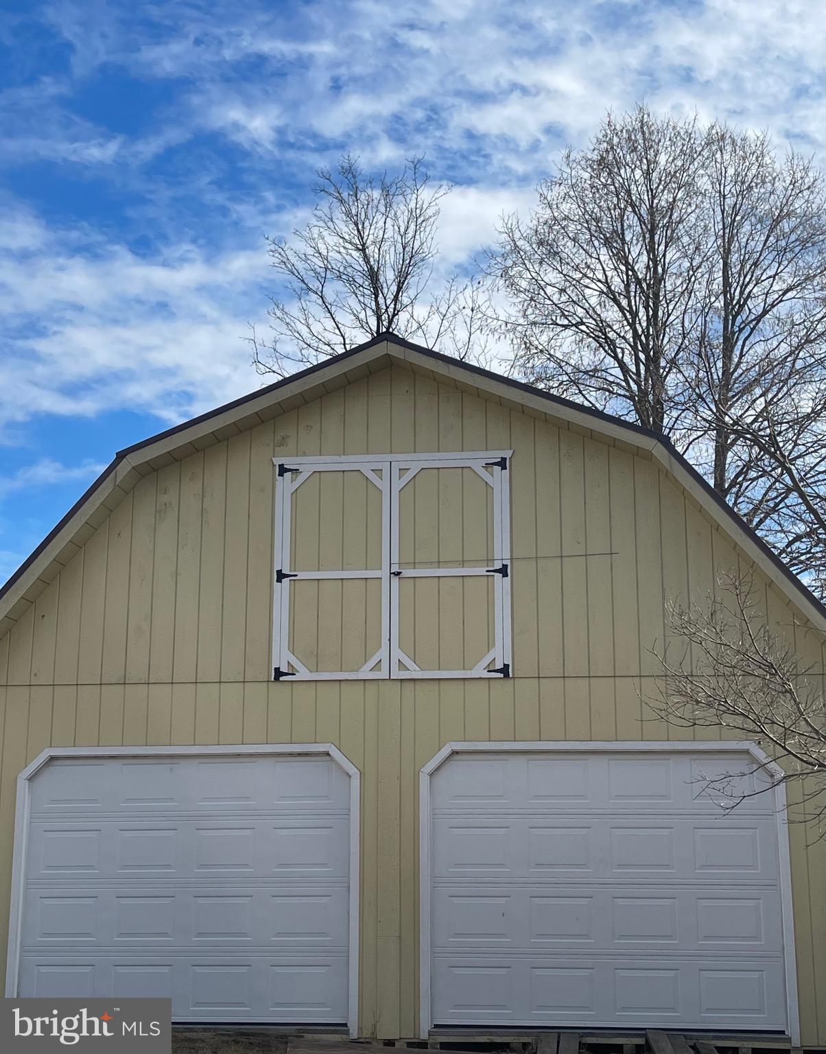 2 story detached 2 car garage