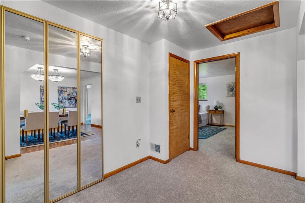 2052 Hulton Road Verona, PA 15147 - Photo 14 of 47