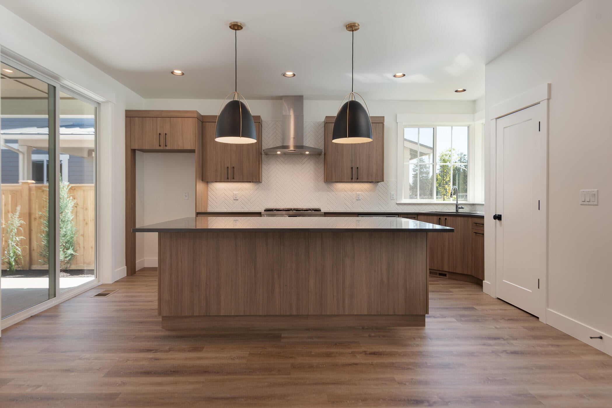 20474 Murphy Road Bend, OR 97702 - Photo 9 of 33 Kitchen