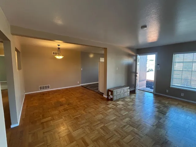 an empty room with window and pillar in it