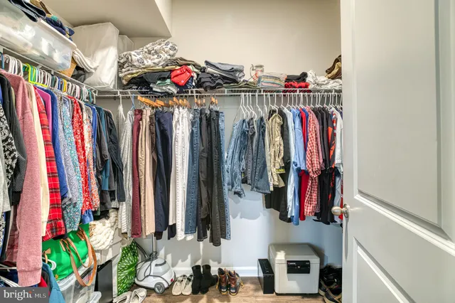 a en suite bathroom with double sink and a mirror