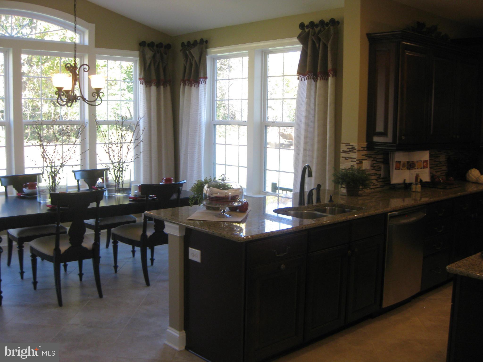 7701 Moores Road Brandywine, MD 20613 - Photo 4 of 28 Interior (General)
