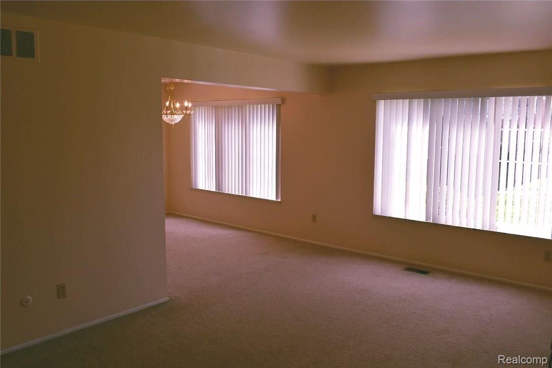 29516 Hoover Road, Unit 69 Warren, MI 48093 - Photo 5 of 34 20170509_161936.jpg