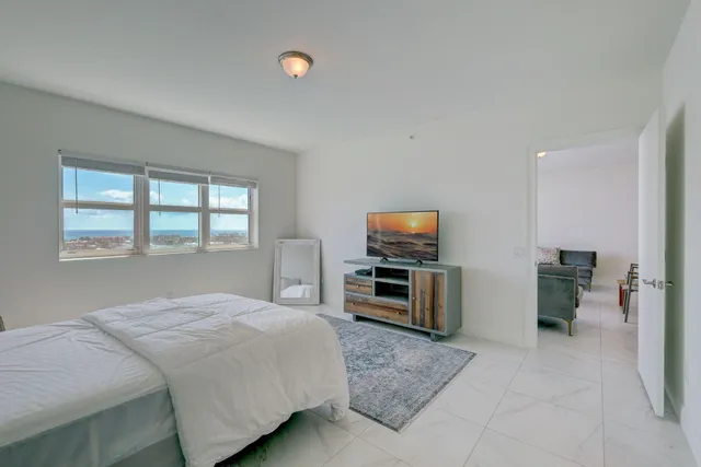 $4,800 | 2640 Lake Shore Drive, Unit 2008, Riviera Beach, FL 33404