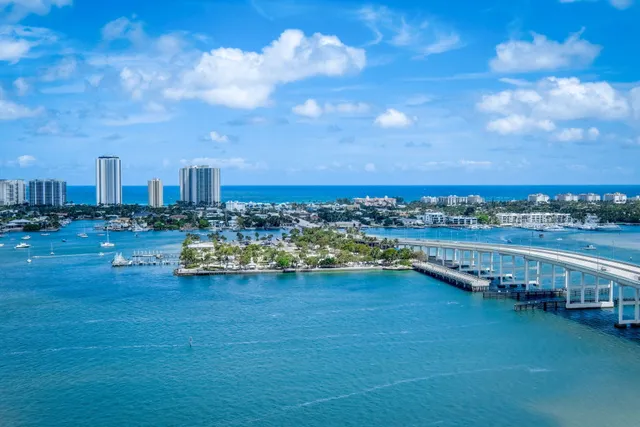 $4,800 | 2640 Lake Shore Drive, Unit 2008, Riviera Beach, FL 33404