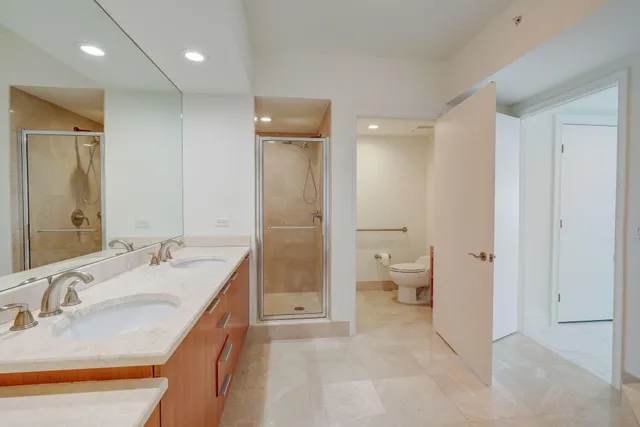 $4,800 | 2640 Lake Shore Drive, Unit 2008, Riviera Beach, FL 33404