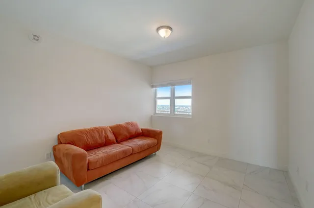 $4,800 | 2640 Lake Shore Drive, Unit 2008, Riviera Beach, FL 33404