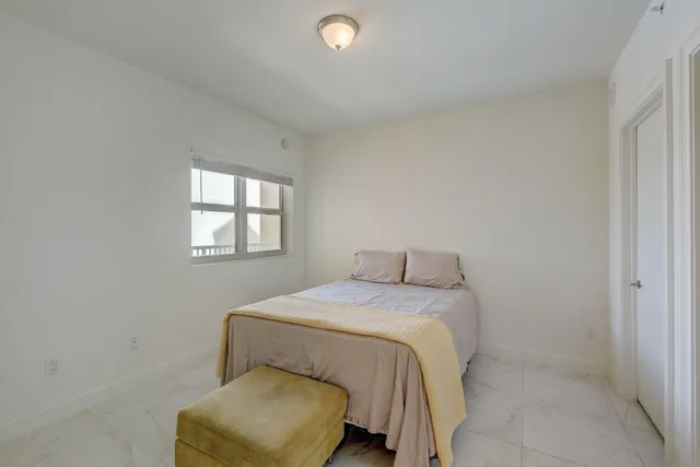 $4,800 | 2640 Lake Shore Drive, Unit 2008, Riviera Beach, FL 33404