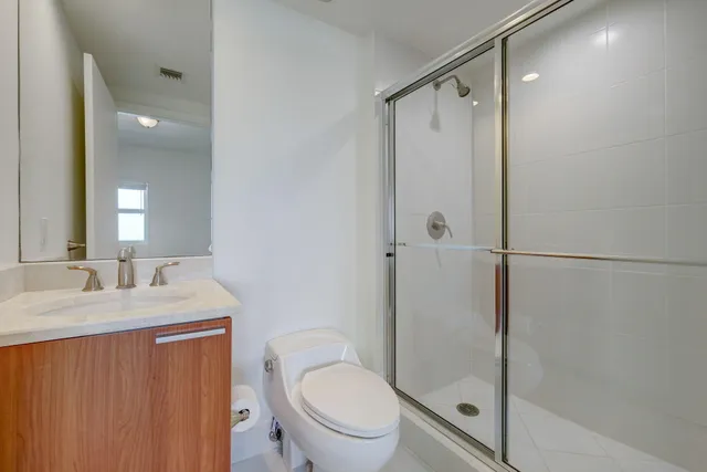 $4,800 | 2640 Lake Shore Drive, Unit 2008, Riviera Beach, FL 33404