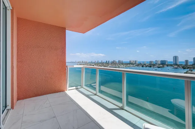 $4,800 | 2640 Lake Shore Drive, Unit 2008, Riviera Beach, FL 33404