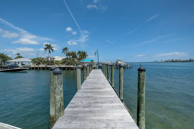 $4,800 | 2640 Lake Shore Drive, Unit 2008, Riviera Beach, FL 33404