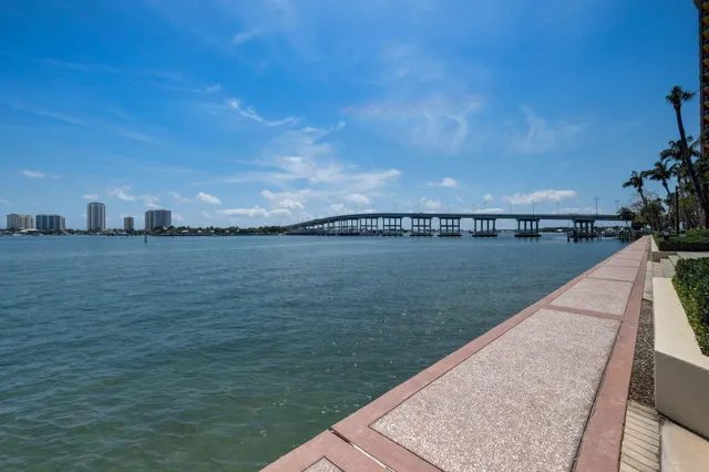 $4,800 | 2640 Lake Shore Drive, Unit 2008, Riviera Beach, FL 33404