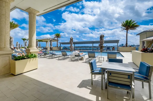 $4,800 | 2640 Lake Shore Drive, Unit 2008, Riviera Beach, FL 33404